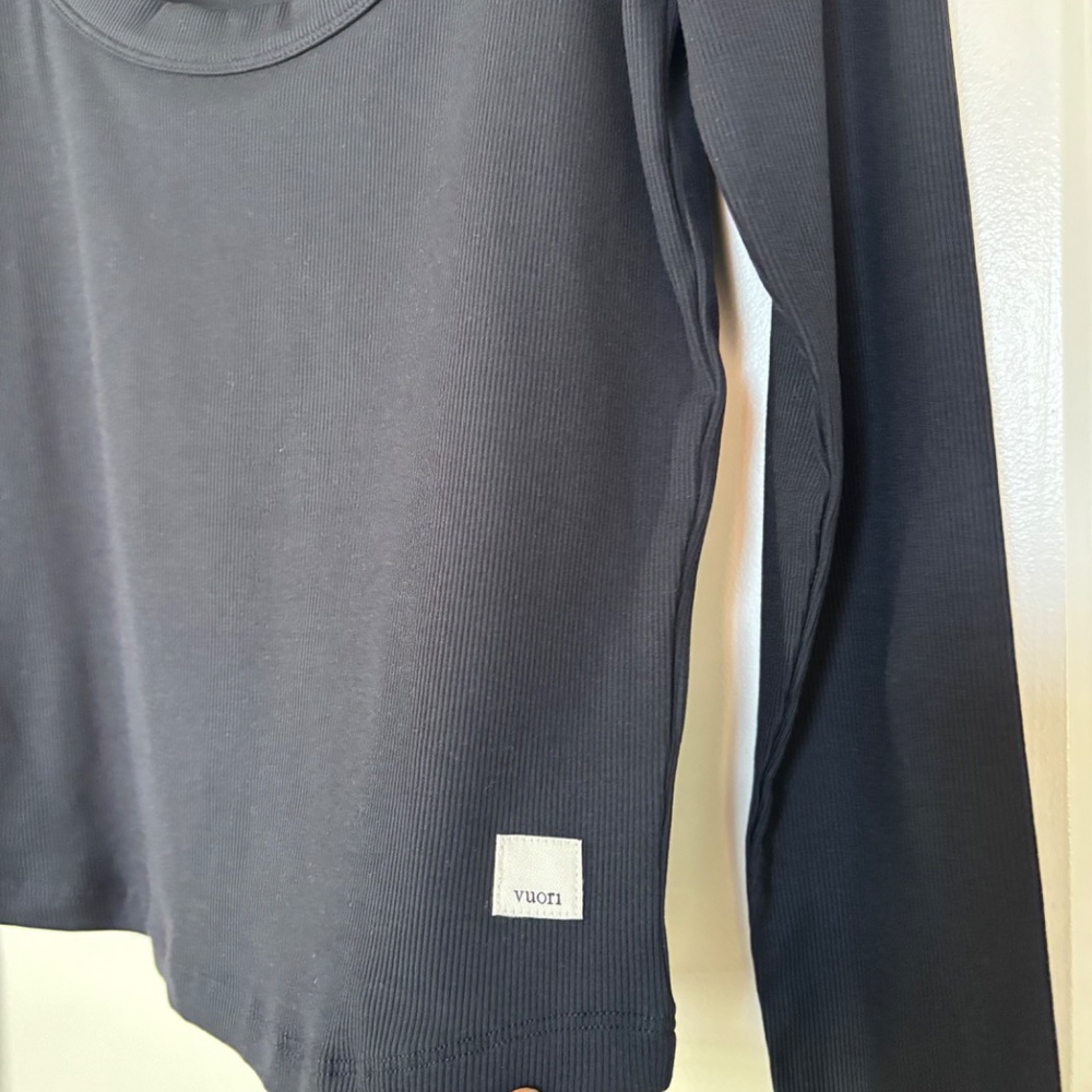 Vuori Women's Long Sleeve Pose Scoop Tee Black Size medium - Picture 8 of 14